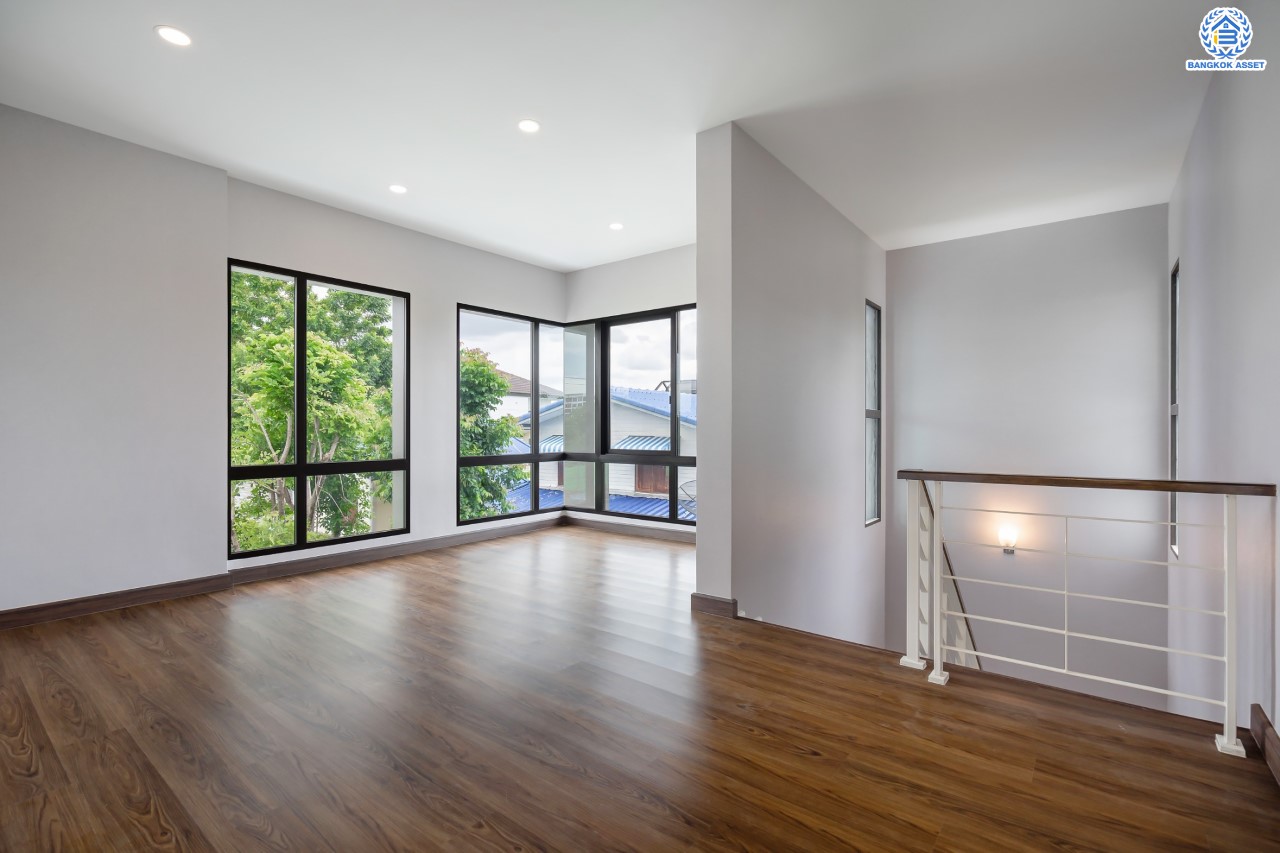 บ้านมือสองตกแต่งใหม่ ม.เดอะซิตี้ ราชพฤกษ์-ปิ่นเกล้า หลังมุม เนื้อที่ 71.8 ตร.ว. ดีไซน์ตอบทุกไลฟ์สไตล์ ฟังก์ชัน 3 ห้องนอน 5 ห้องน้ำ 1 ห้องอเนกประสงค์ 1 ห้องแม่บ้าน จอดรถได้ 2 คัน บนทำเลติดถนนใหญ่ เชื่อมต่อทุกเส้นทาง ใกล้รถไฟฟ้าสายสีม่วง "สถานีบางรักใหญ่" และจุดขึ้นทางด่วน "ศรีรัช"